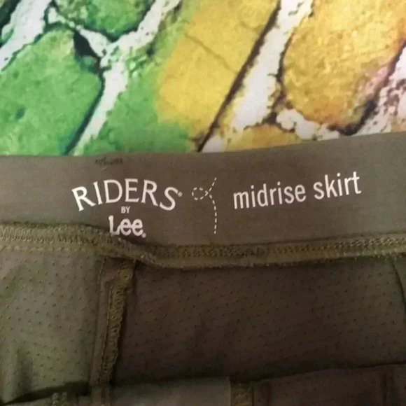 Riders by Lee midrise skirt/skort plus size 16 olive green - Picture 2 of 7